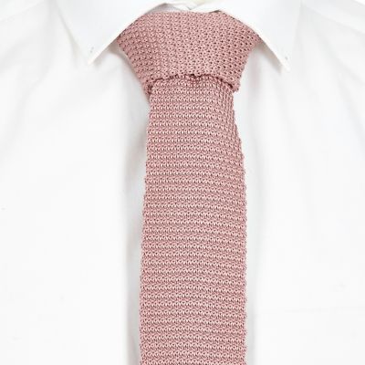 Pink knitted tie